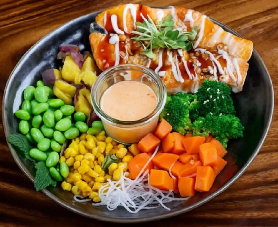 Mikado Bowl mit gedämpftem Gemüse und Kokos-Curry-Sauce
